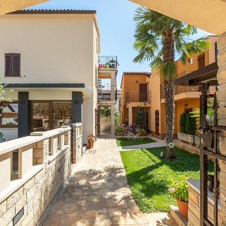 Apartments Nono Porec Bagian luar foto