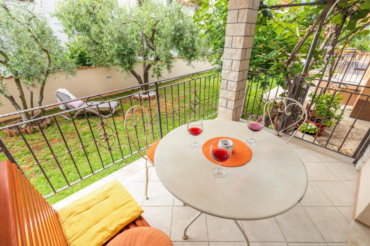 Apartments Nono Porec Bagian luar foto