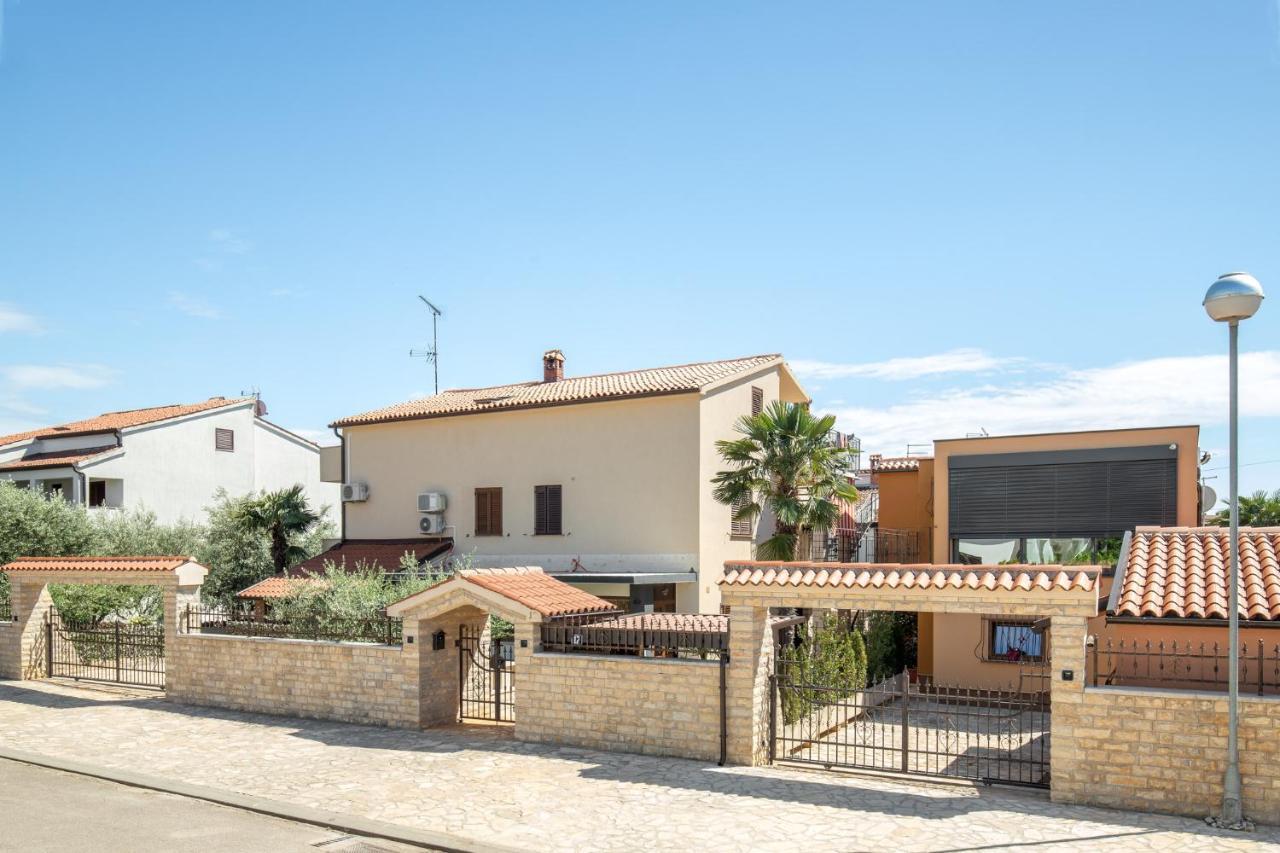 Apartments Nono Porec Bagian luar foto