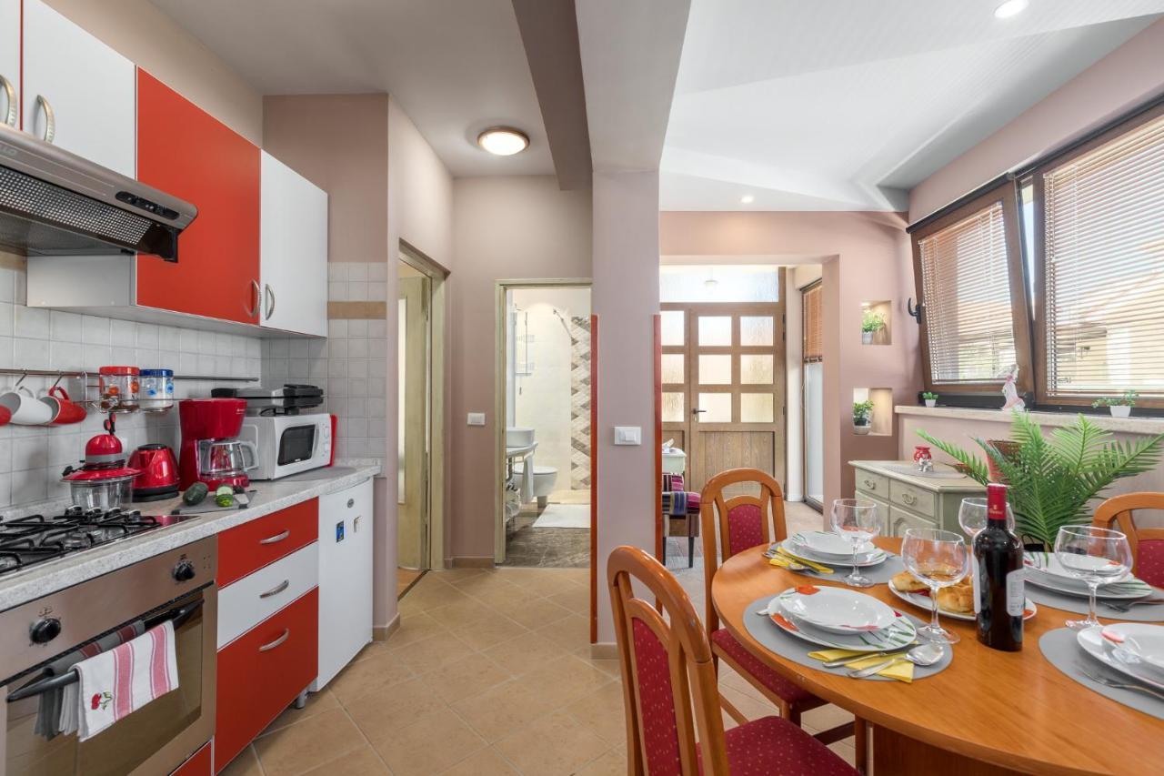 Apartments Nono Porec Bagian luar foto
